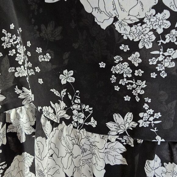 Liberty Love Monochrome Floral Tank Top - Picture 4 of 6